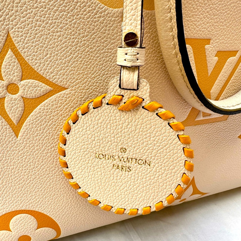 LOUIS VUITTON “ON THE GO” MM LIMITED EDITION. 🔥🔥🔥 - Picture 3 of 15